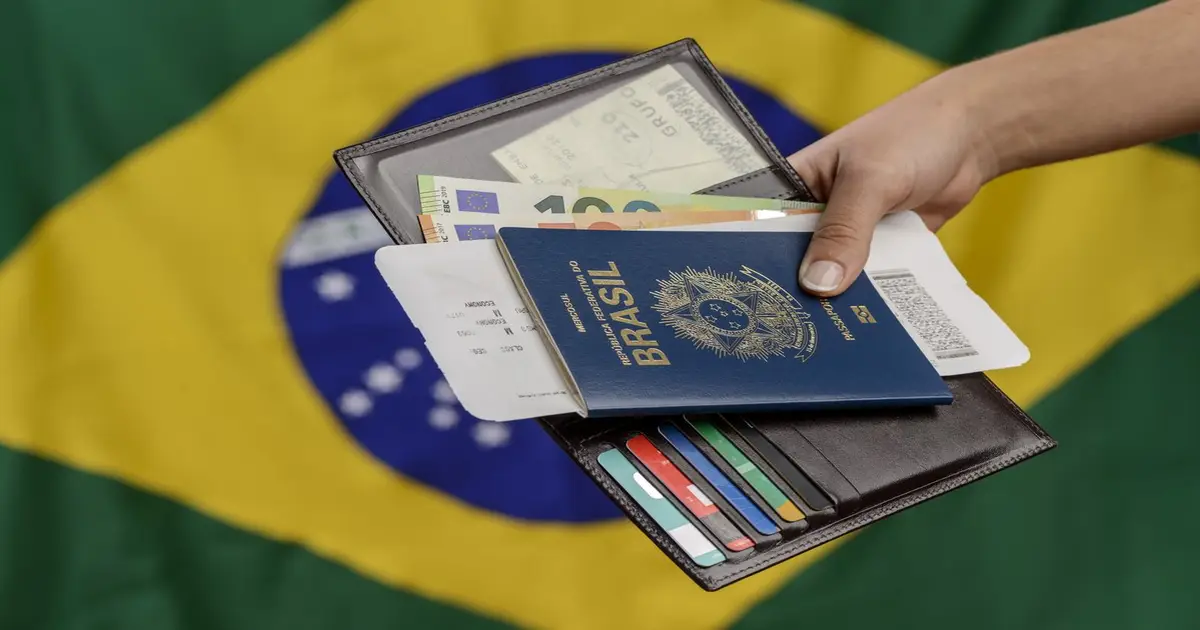 Estrangeiro com documentos internacionais abrindo empresa no Brasil